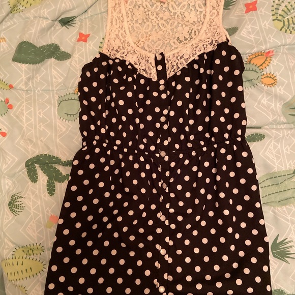 Black/white polkadot - Picture 1 of 1